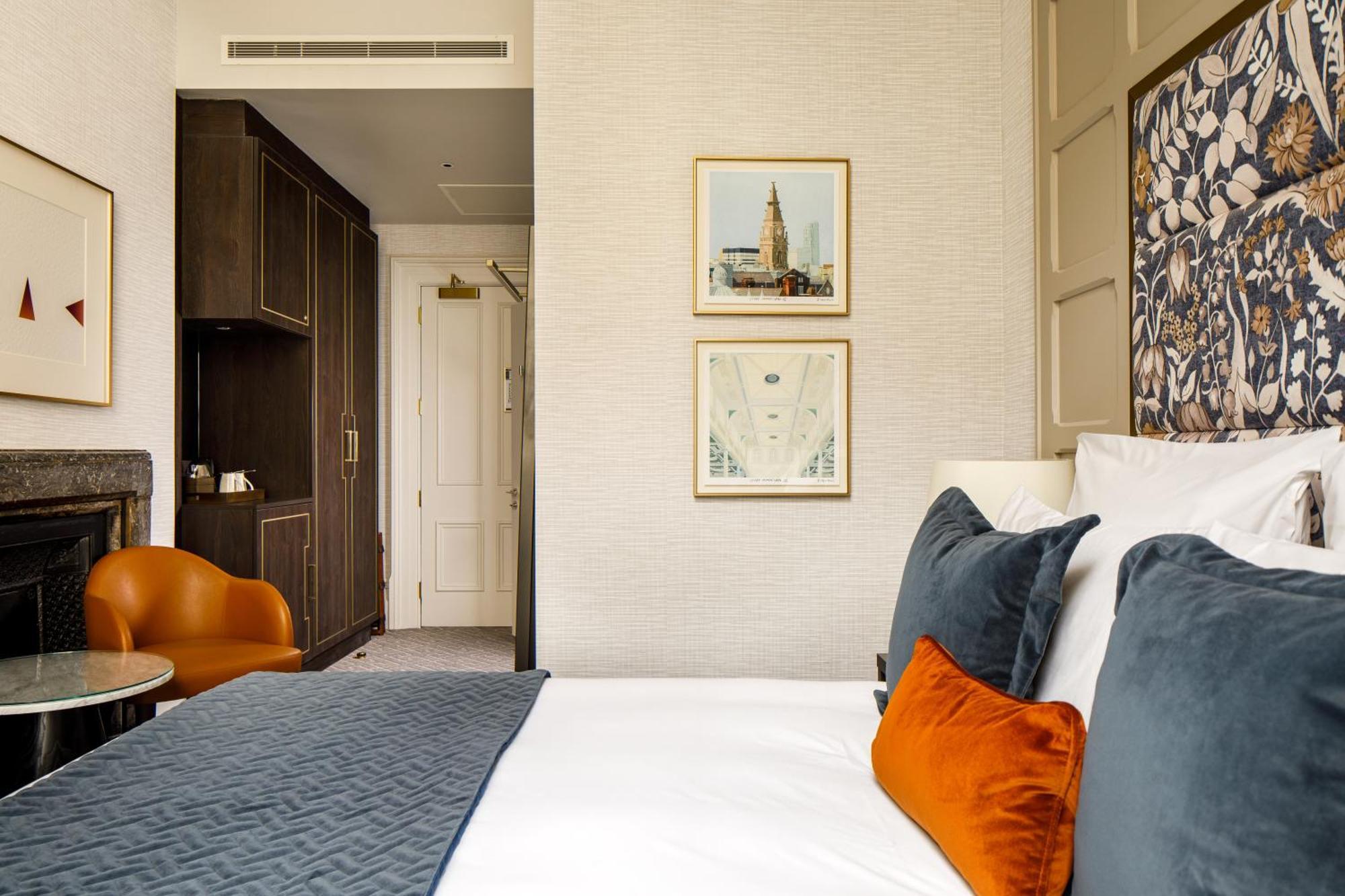 The Municipal Hotel Liverpool - Mgallery Bagian luar foto A bedroom at the hotel